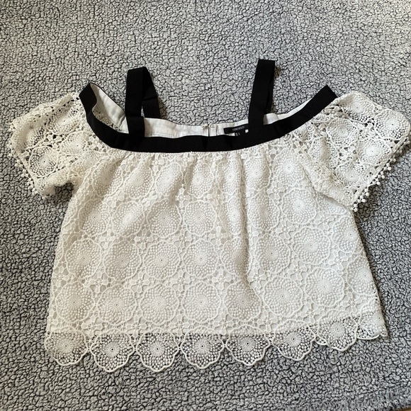 FOREVER21 Black and White Cropped Ruffled Blouse - Picture 12 of 16